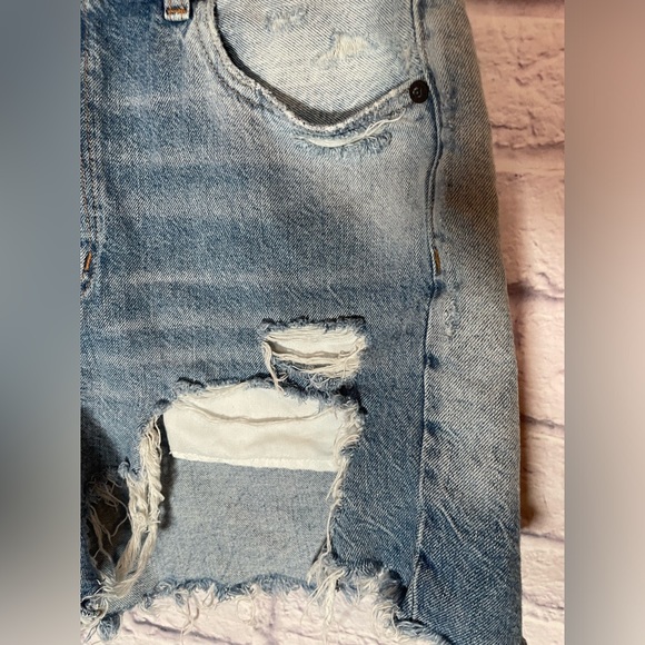 American Eagle Women's Denim Jeans Mom Shorts Size 12 Heavily distressed - Picture 4 of 11